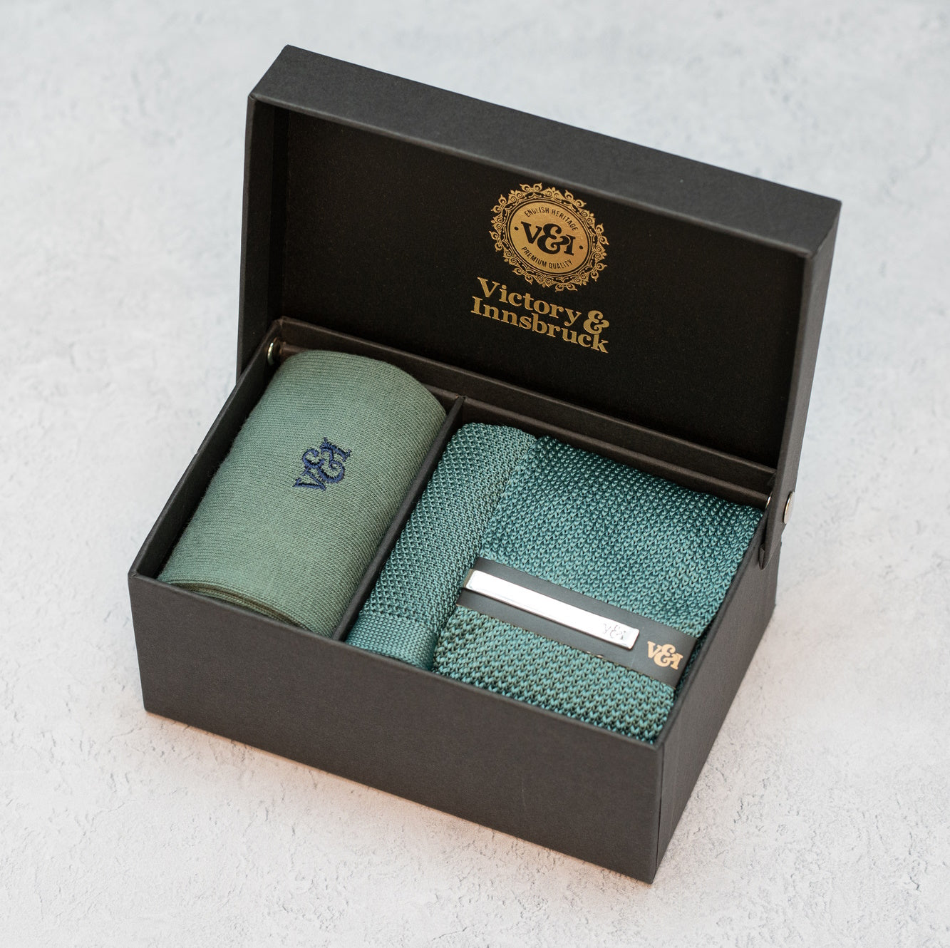 SAGE GREEN KNITTED TIE SET