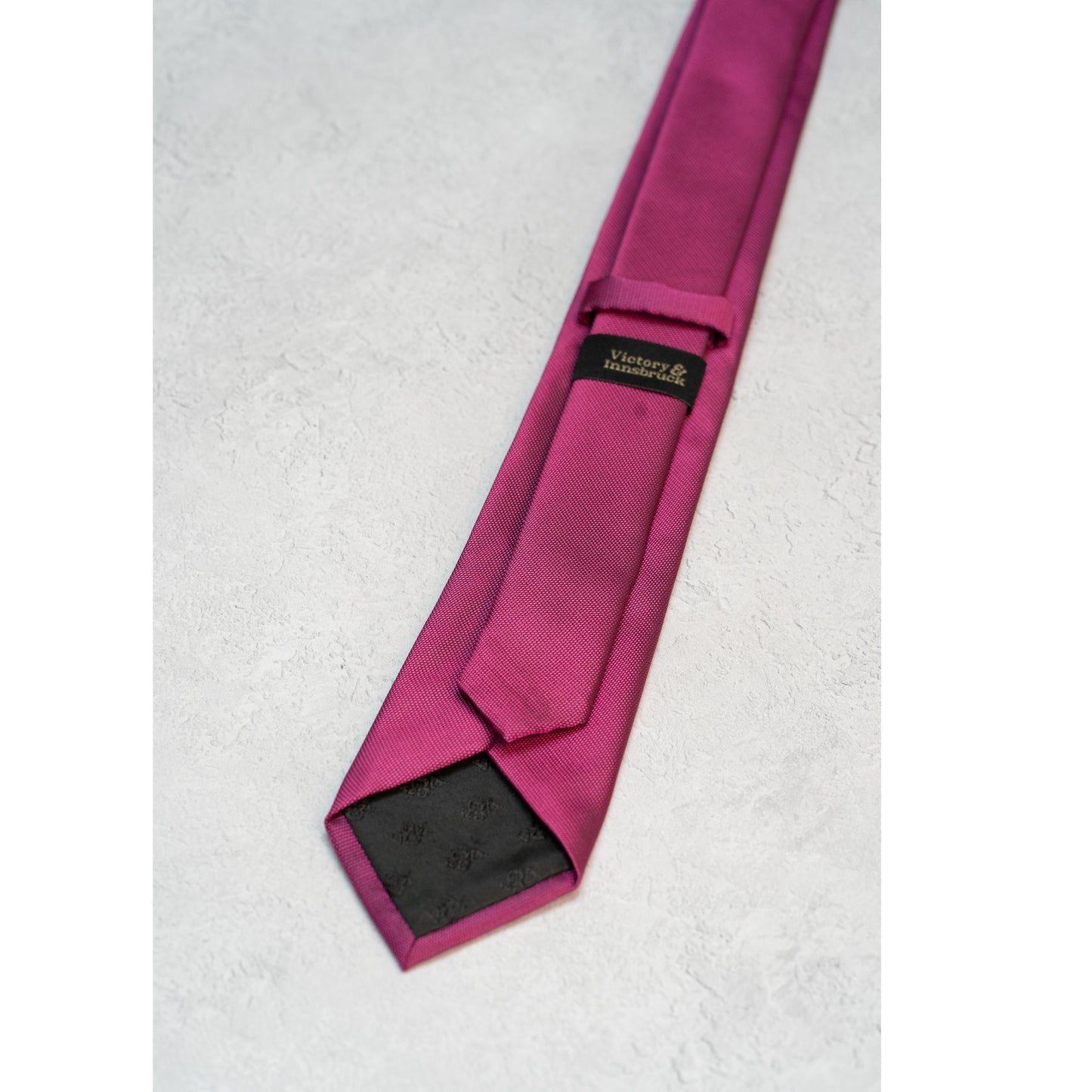 RASPBERRY TEXTURED TIE SET