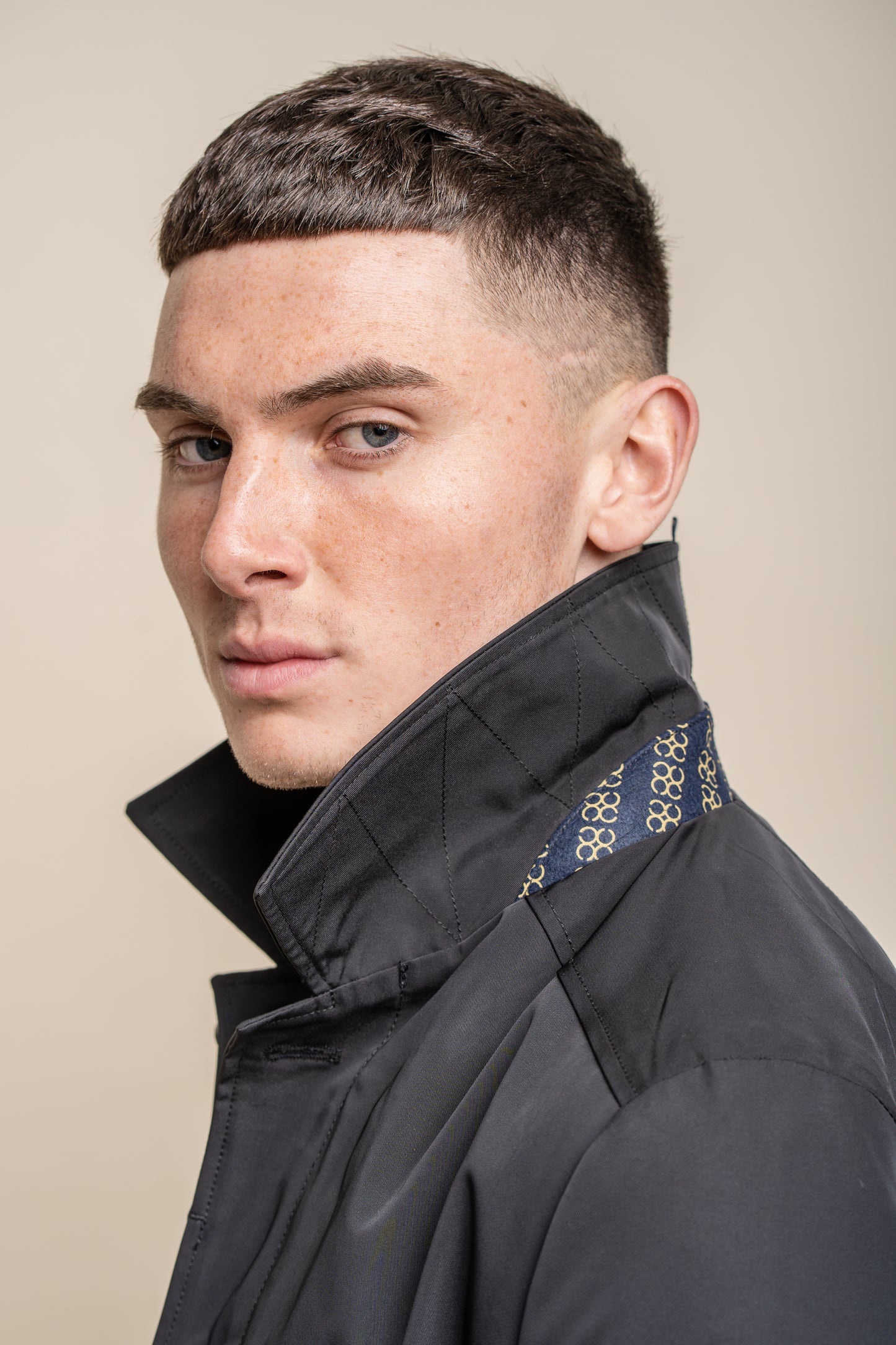 Barracuda Overcoat Black