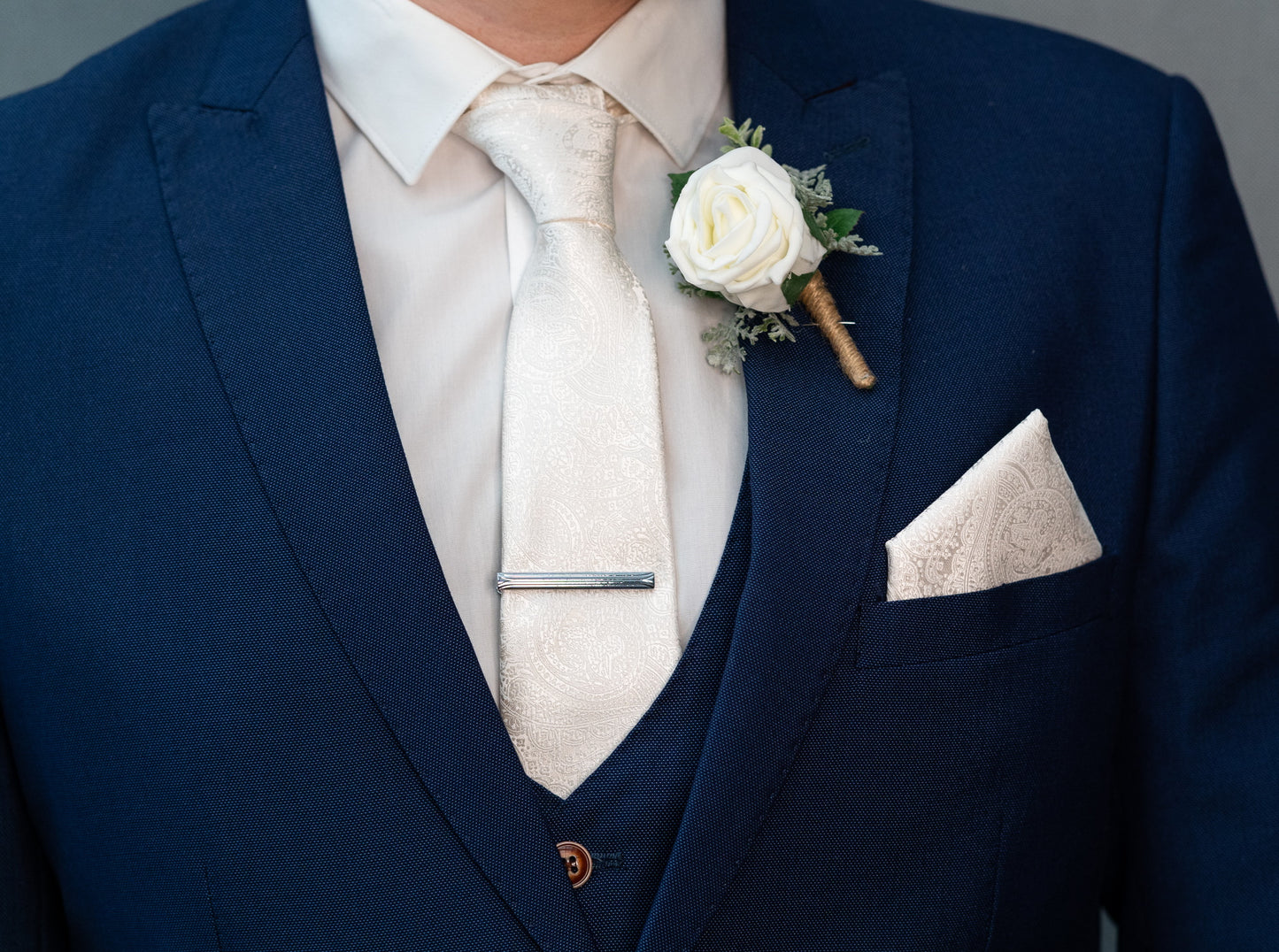 IVORY PAISLEY TIE SET