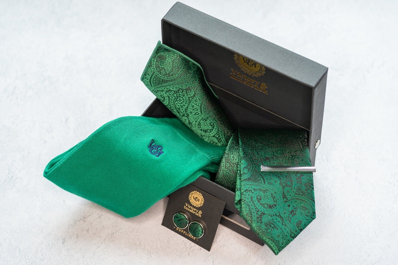 FOREST GREEN PAISLEY TIE SET